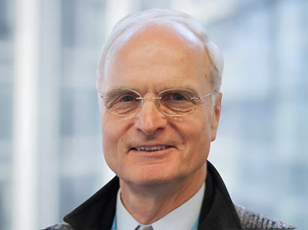 Porträtaufnahme von Prof. Dr. Rolf W. Günther