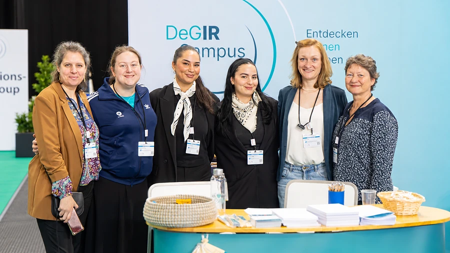  alt=